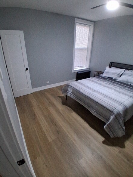 Building Photo - 3422 W Dickens Ave