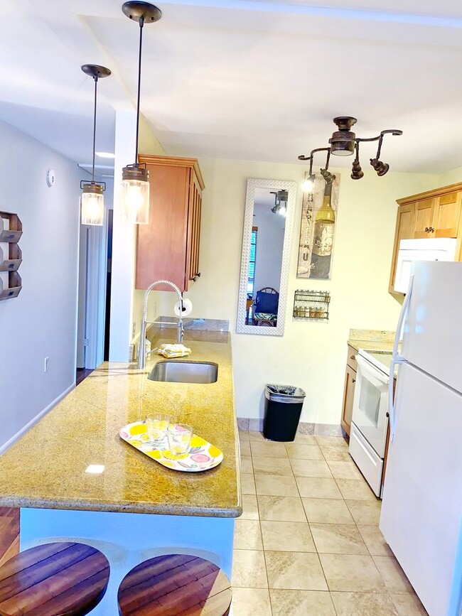 Building Photo - Beautiful and Bright, Nicely Furnished top floor Keonekai Villages condo-- recently remodeled and...