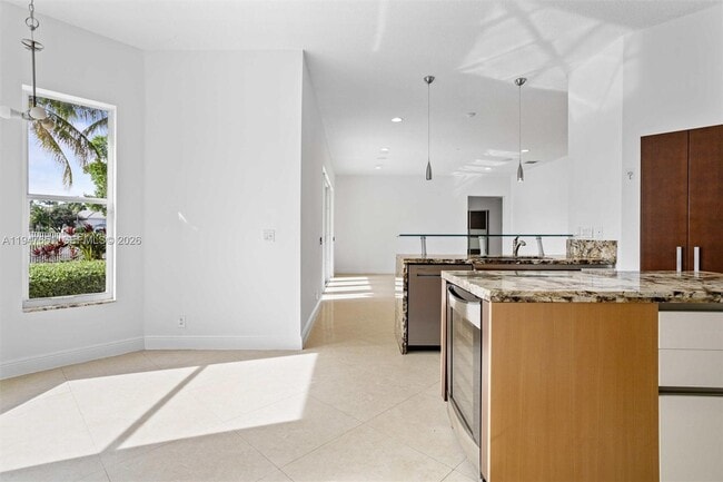 Building Photo - 926 Marina Dr