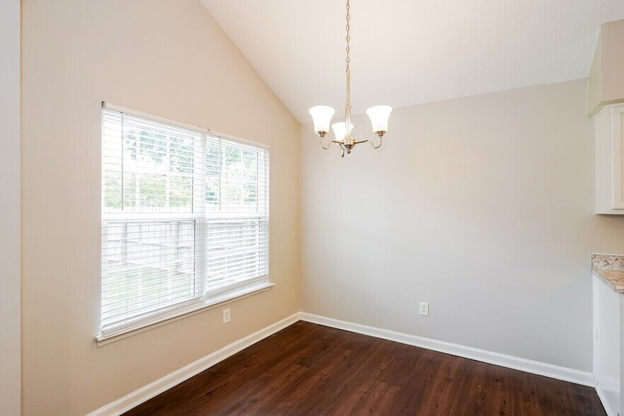 Building Photo - 2729 Riverbend Dr