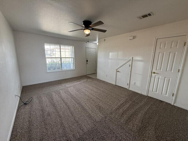 Building Photo - 705 S Amy Ln