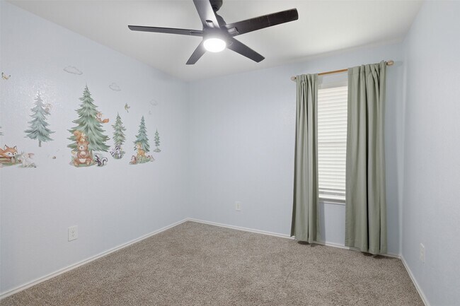 Building Photo - 16826 Short Pnes Dr