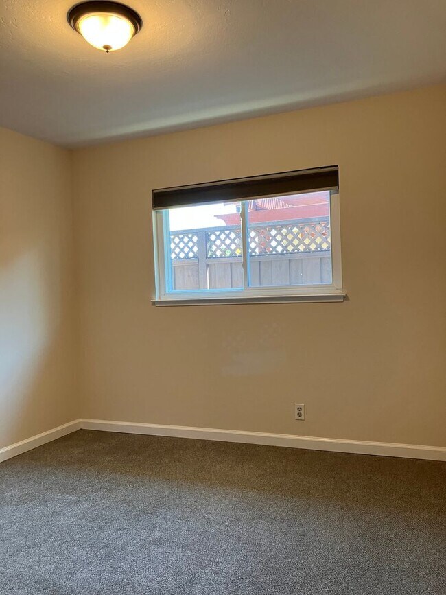 Building Photo - Nicely Updated 4-Bedroom House With Nice B...