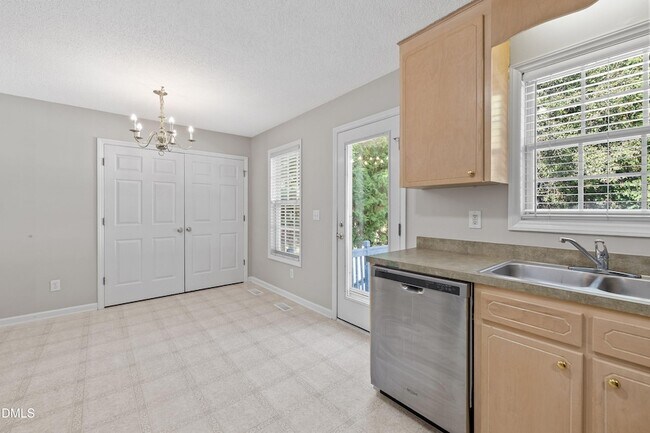 Building Photo - 1224 Grovewood Dr