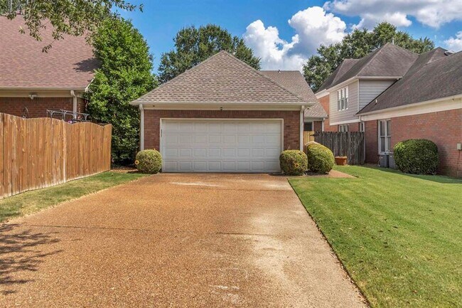 Building Photo - 7520 Crystal Lake Dr