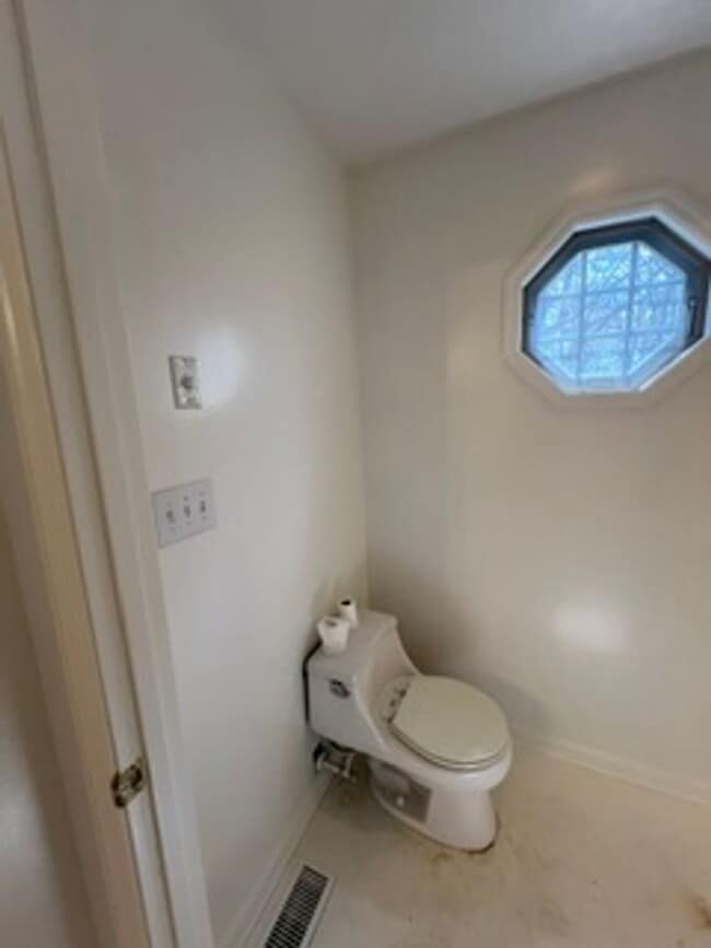 Building Photo - Single family home located in southern Rockbridge County minutes from I81