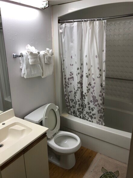 2nd bath - 1905 S Ocean Blvd