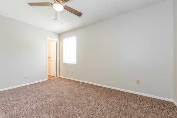 Building Photo - 1100 NE Bryco Dr