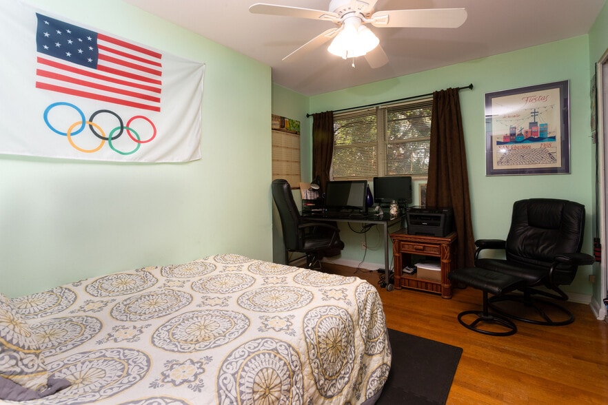 Building Photo - 1804 Westridge Dr