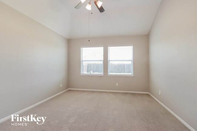 Building Photo - 119 San Saba Dr
