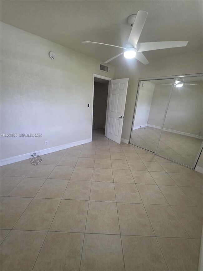 Building Photo - 6709 N Kendall Dr