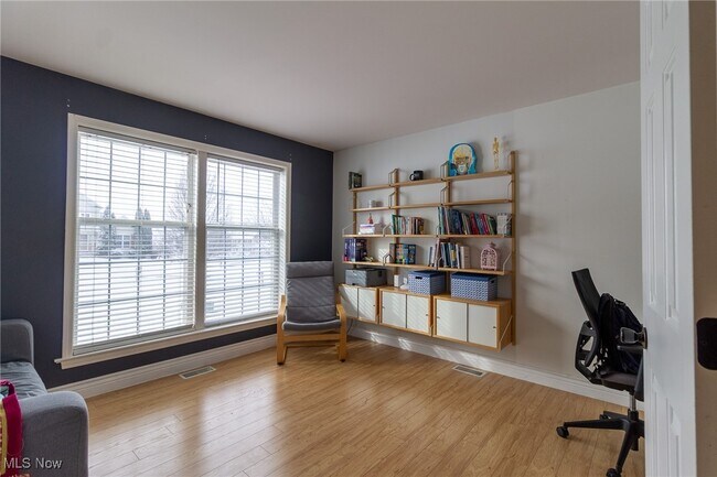 Building Photo - 889 Holborn Rd