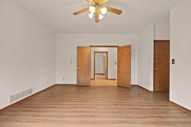 Building Photo - Private 3BR Brick Home with Scenic View