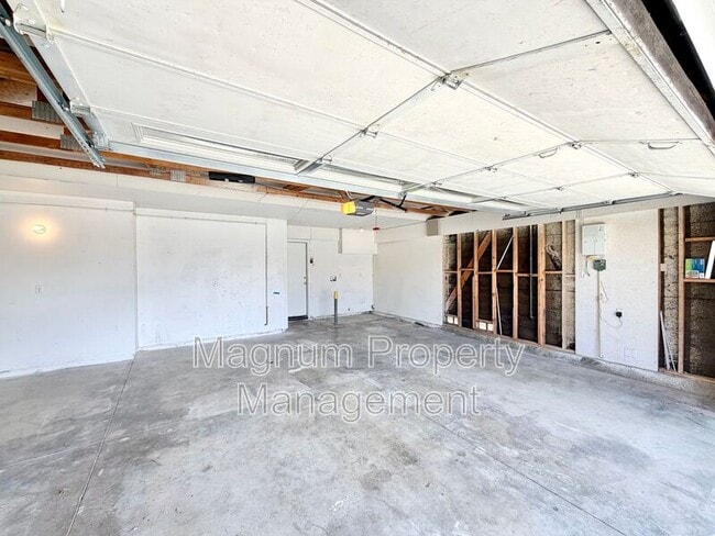Building Photo - 15854 Pampas Ct
