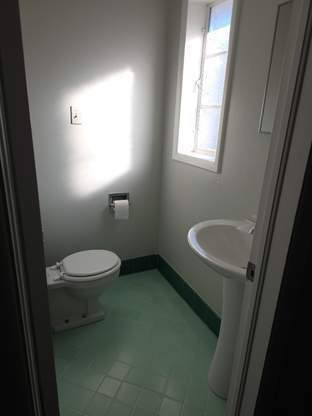 Building Photo - "Spacious 3-Bedroom Gem with 2300 Sq Ft in...