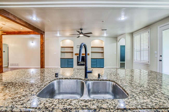 Building Photo - 13401 Emerald Pond Dr