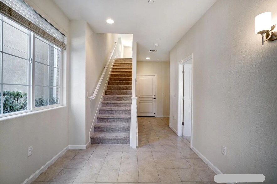 Building Photo - 801 Jetty Dr