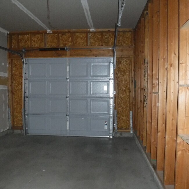 Building Photo - 2 Bed/2.5 Bath Unit in SW Redmond Fourplex