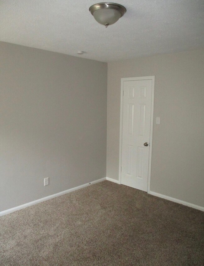 Building Photo - 2921 Roseheath Ln