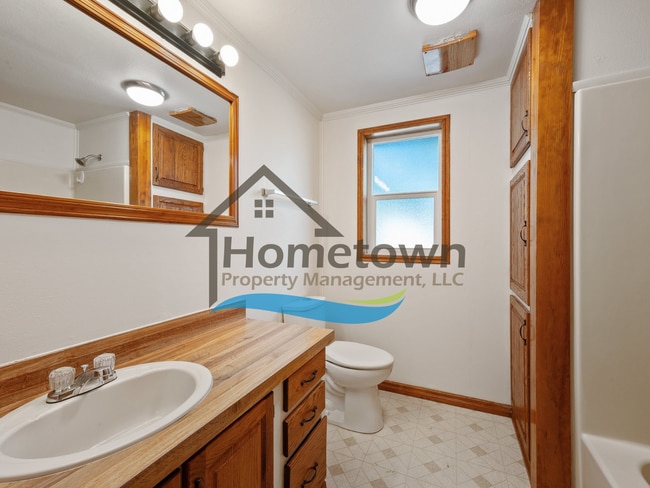 Building Photo - 2 Bedroom 1 Bathroom Home with Off-Street Parking Available in Athol!