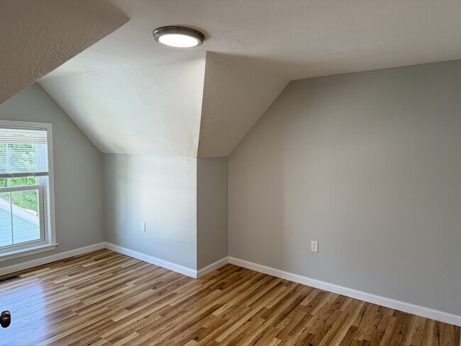 Building Photo - 210 6th St