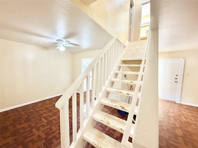 Building Photo - 6257 Manor Rd