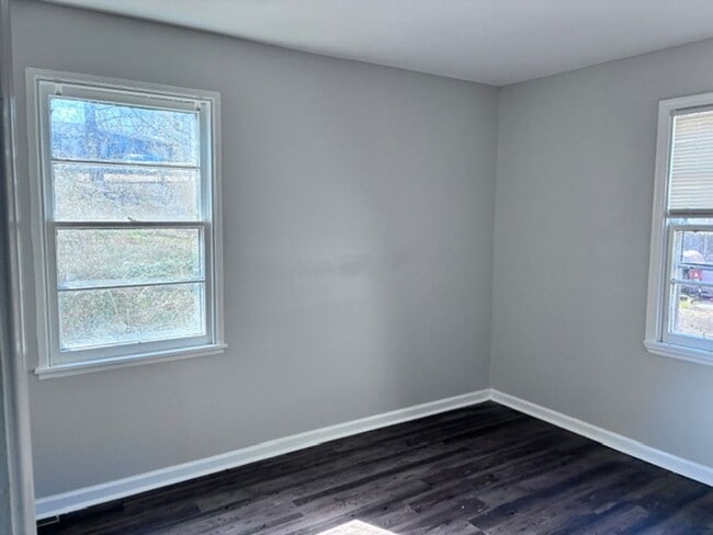 Building Photo - 70 Lakeside Dr