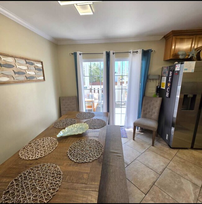 Building Photo - 7405A Beach Dr