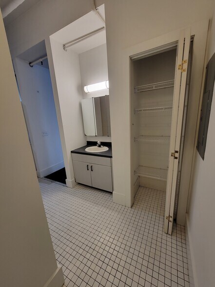 Building Photo - 122 N 3rd St