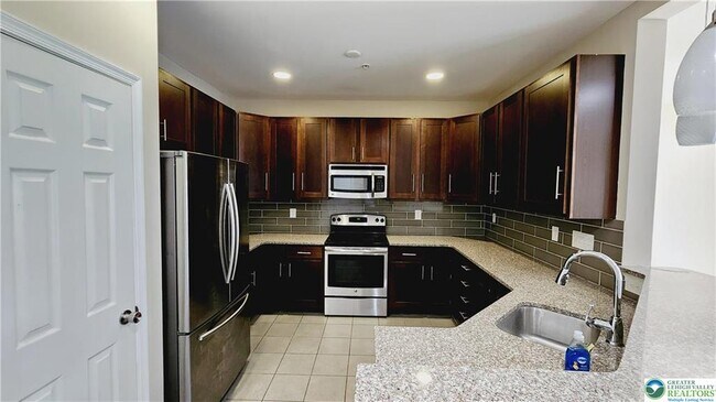 Building Photo - 5136 Dogwood Trail