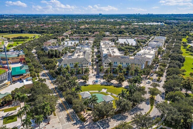 Building Photo - 1203 Town Center Dr