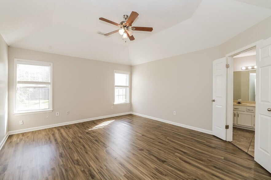 Building Photo - 3910 Pecanville Cove