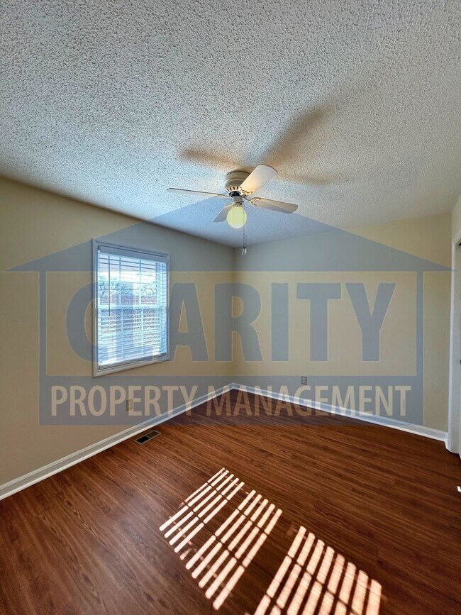 Building Photo - ***1/2 OFF 1ST MONTH'S RENT!!!***