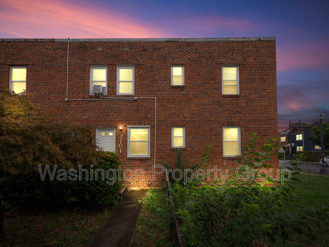 Building Photo - 1701 Montello Ave NE