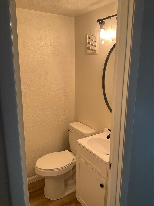 Building Photo - 3 Bed 2 Bath- Cannonsburg PA
