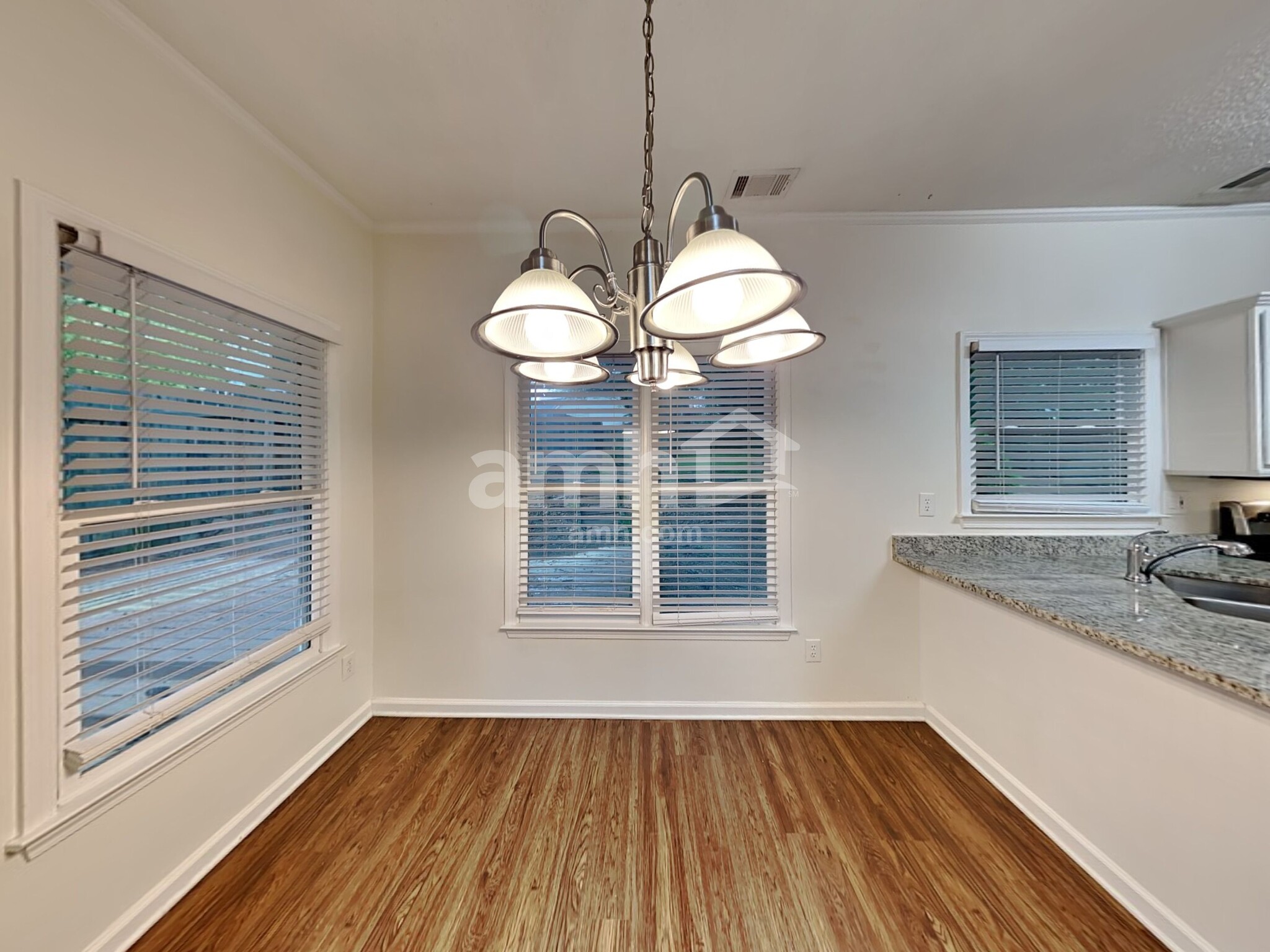 Building Photo - 403 Pine Grove Way
