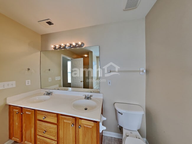 Building Photo - 6862 Babbling Brook Ln