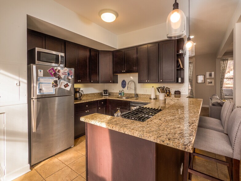 Building Photo - 2037 W Iowa St