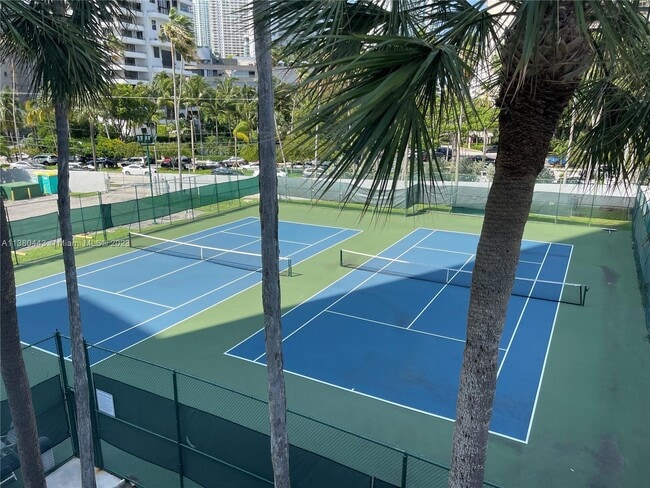 Building Photo - 1541 Brickell Ave