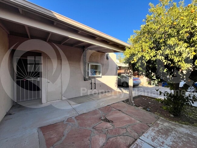 Building Photo - 2705 N Orchard Ave