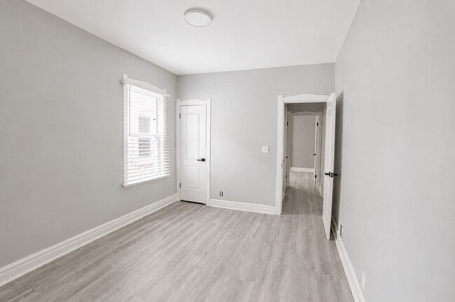Building Photo - 1704 N Mayfield Ave