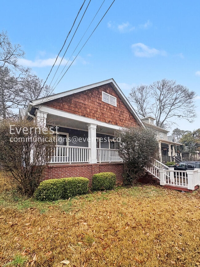 Building Photo - 3 Bed/2 Bath House/ Available Now!