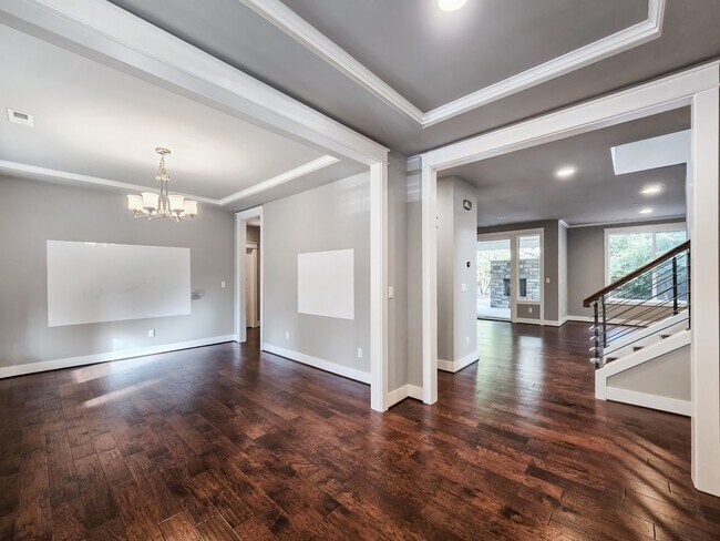 Building Photo - Modern 5-Bedroom Kirkland Home with Solar ...