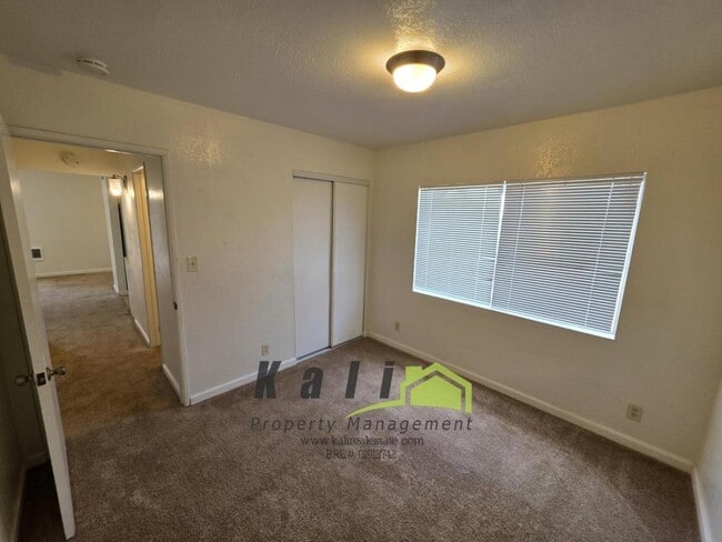 Building Photo - 2128 Flintridge Dr