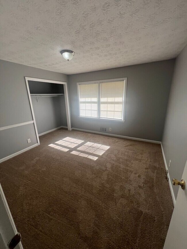 Building Photo - Huge 5 bedroom home in Lawrenceville NOW R...