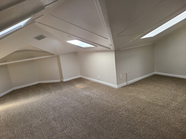 Building Photo - Ennis Properties