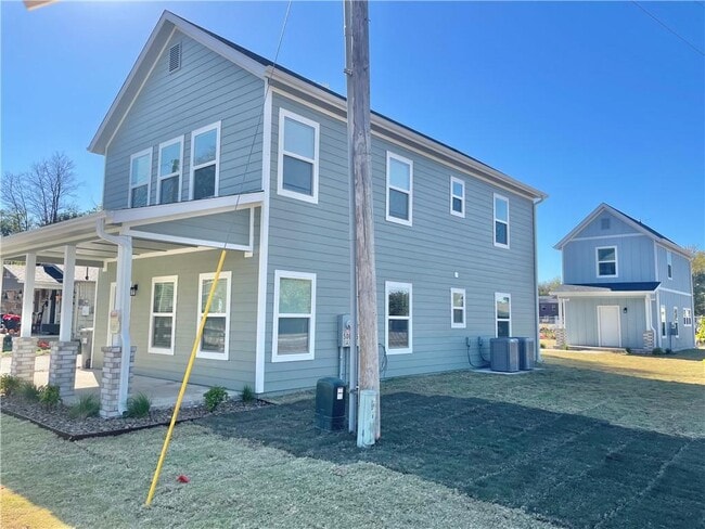 Building Photo - 506 Park St