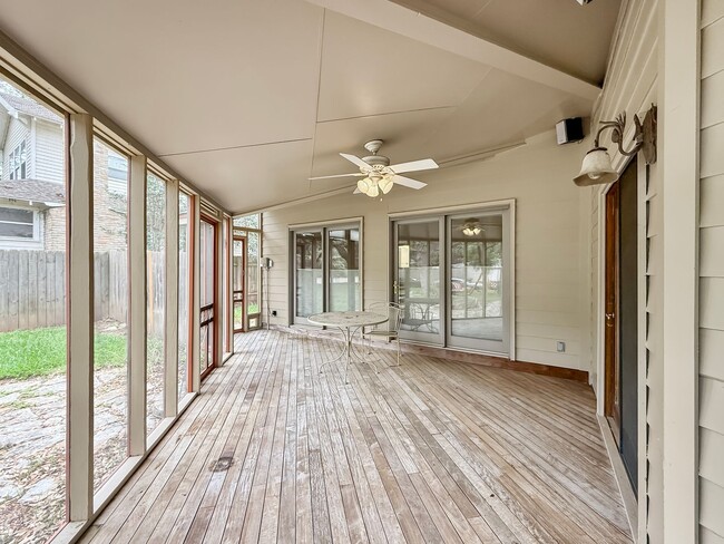 Building Photo - 518 Cliff Dr