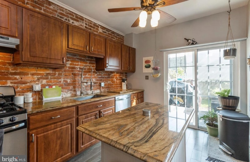 Building Photo - 1610 W 16th St