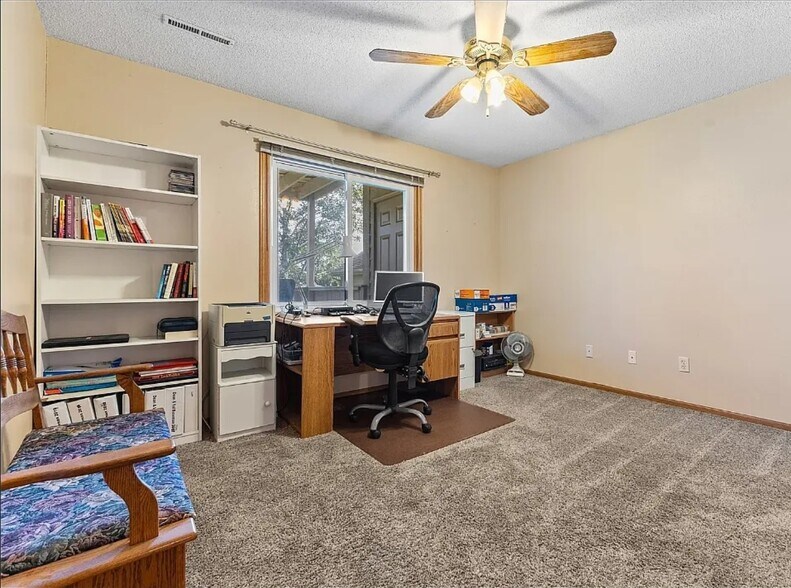 Building Photo - 401 SE Lowell Dr